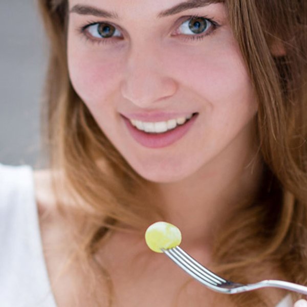 dieta na trądzik - Jakie pokarmy wywołują trądzik i czy lekarstwo na niego możesz znaleźć na własnym talerzu? | La Roche-Posay
