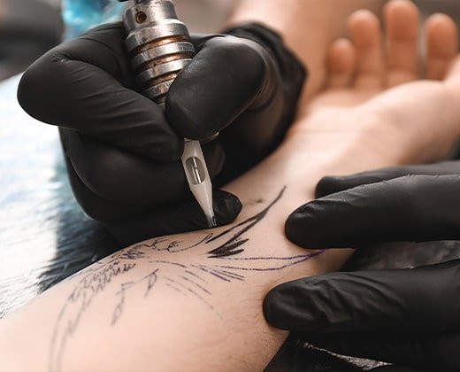 pantenol w pielęgnacji skóry ze świeżym tatuażem