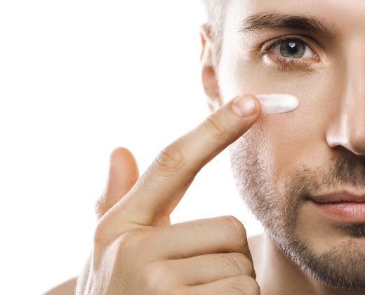 Nadmiar sebum u mężczyzn – aplikacja kremu do twarzy