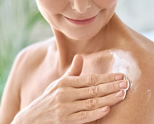 Pielęgnacja suchej skóry na twarzy i ciele