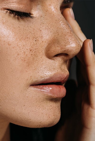 Zadbaj o mikrobiom skóry twarzy z kosmetykami La Roche-Posay