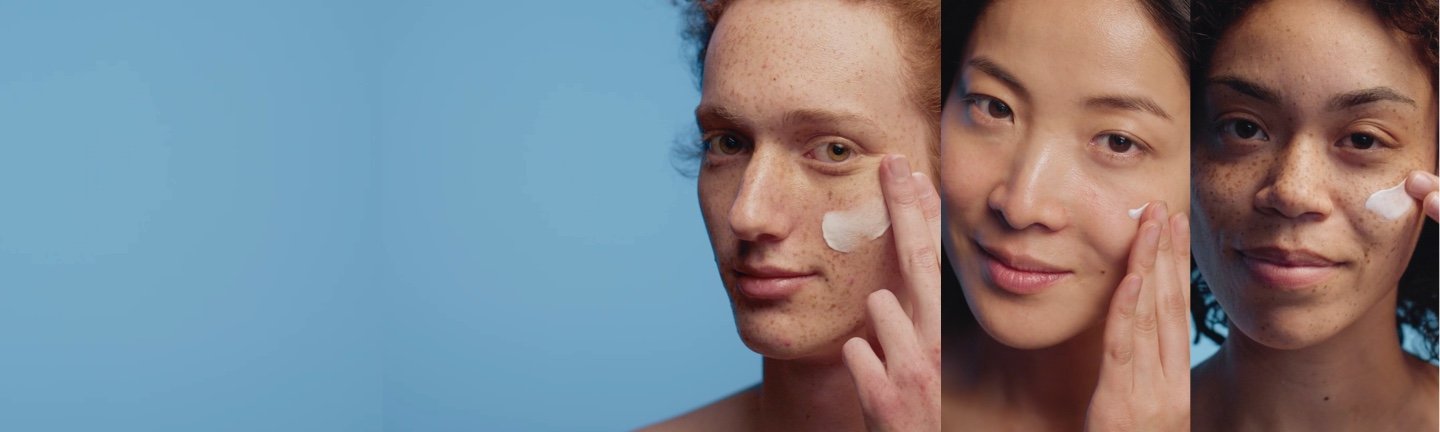Zdjęcie przedstawia osoby, które aplikują kosmetyki Toleriane Dermallergo od La Roche-Posay